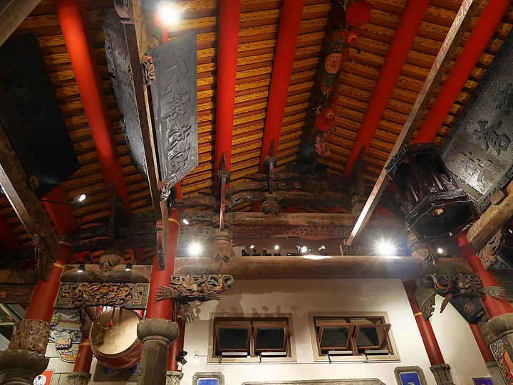 旗津天后宮｜高雄港旗鼓渡輪 — 打狗第一座媽祖廟，348歲重啟廟門，外掛旗鼓渡輪暮色