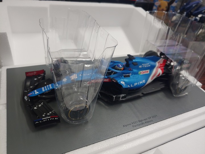 [開箱]1/18 SPARK ALPINE F1  TEAM  A521 FERNANDO ALONSO 2021