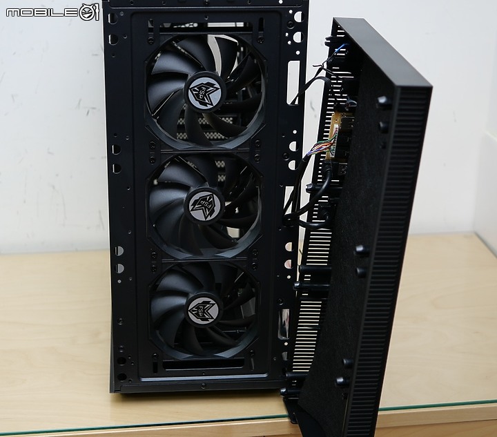點我看大圖 前置 I/O 全漢 FSP 靜音入門款 CMT213S 開箱