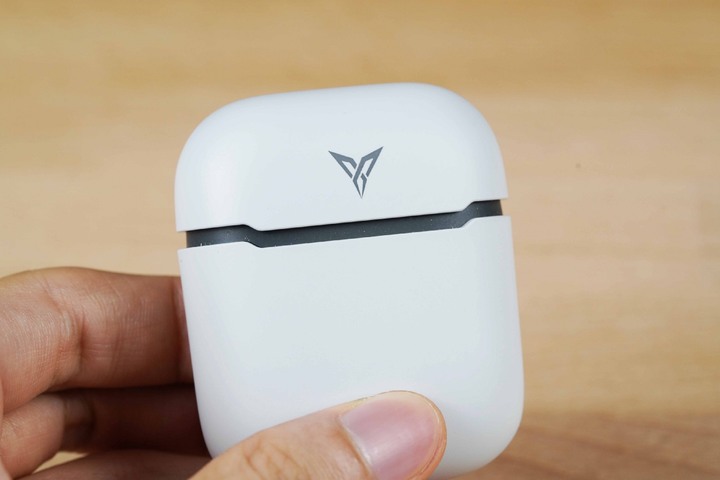 雖然像，但是又很不一樣！銀狐 X1 超低延遲遊戲音樂藍牙耳機