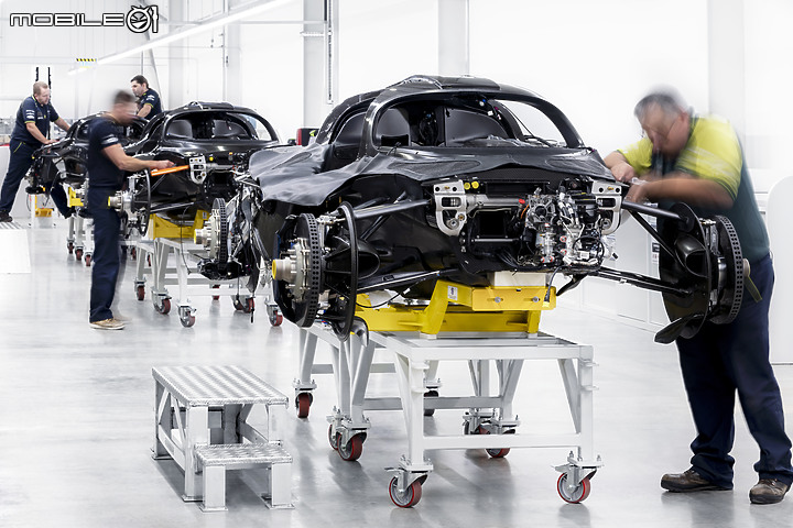 【海外新訊】馬丁女神下凡!Aston Martin Valkyrie組裝下線,即將交付給首位車主