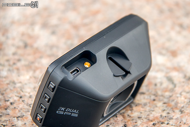 Mio MiVue 890D 行車紀錄器試用|前後2K畫質 + 最新安全預警六合一,讓你跟罰單說 bye bye!
