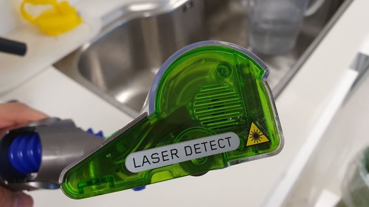 Dyson V12 Detect™ Absolute Extra 《髒污無所遁形有如光劍般犀利的吸塵器》