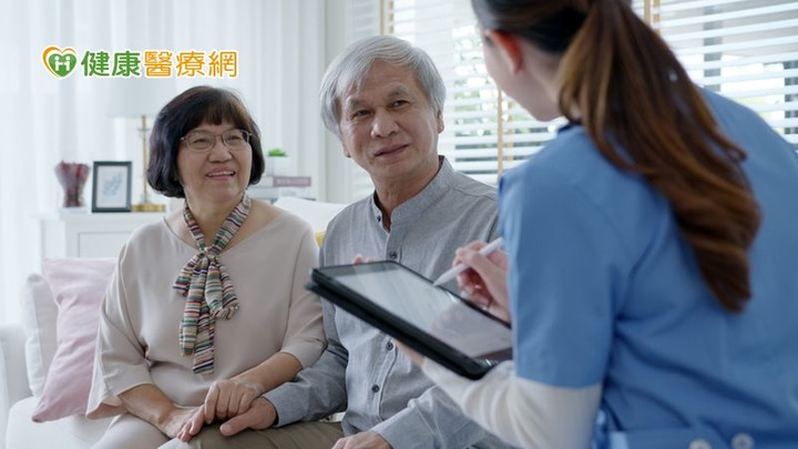 點我看大圖 七旬老翁肺炎多次復發入院機警檢查、竟確診多發性骨髓瘤