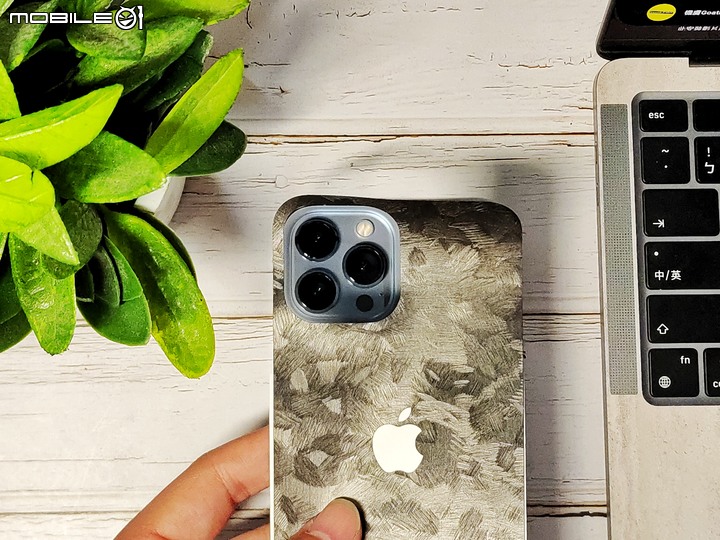 手機包膜不求人，GoatFilm 機膚 iPhone 13 Pro Max DIY 包膜教學