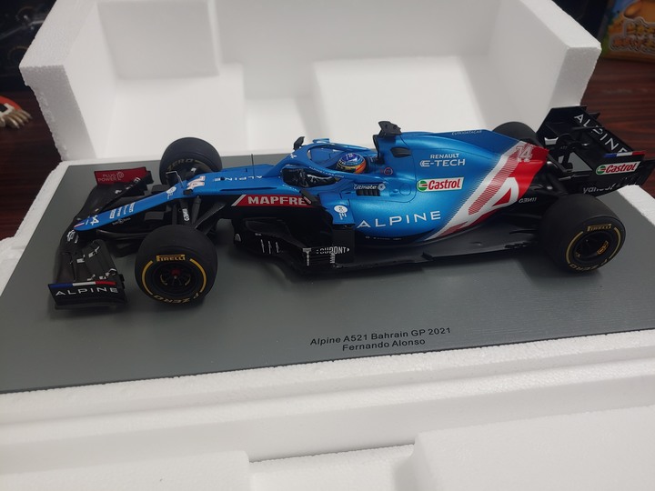 [開箱]1/18 SPARK ALPINE F1  TEAM  A521 FERNANDO ALONSO 2021