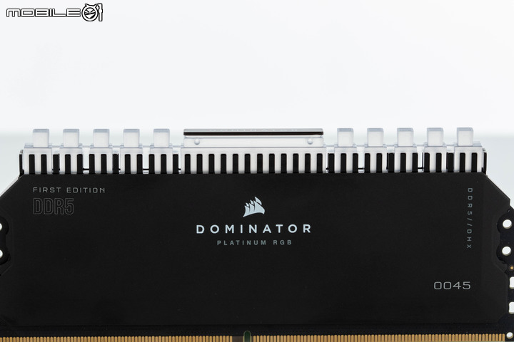 DDR5 記憶體首波效能來襲 CORSAIR DOMINATOR PLATINUM RGB DDR5 記憶體 VIP 套組開箱實測