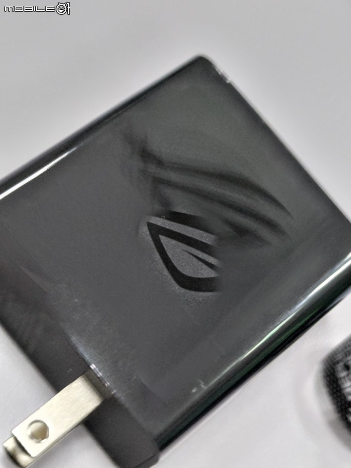 問一下，zenfone8 充電頭 用zenfone4原18W還是用ROG 65W充比較好？