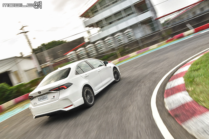 心靈馬力的對決！Ford Focus 四門ST-Line Lommel X VS. Toyota Corolla Altis Hybrid GR Sport！