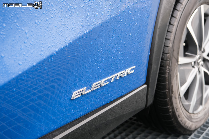 Lexus UX300e 試駕|更親民、高質感的豪華純電小休旅!