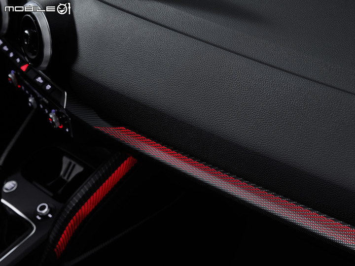 【國內新訊】Audi Q2「旅型特仕」限量登場,新增矩陣式頭燈、12.3吋數位儀表建議售價自167萬元起!