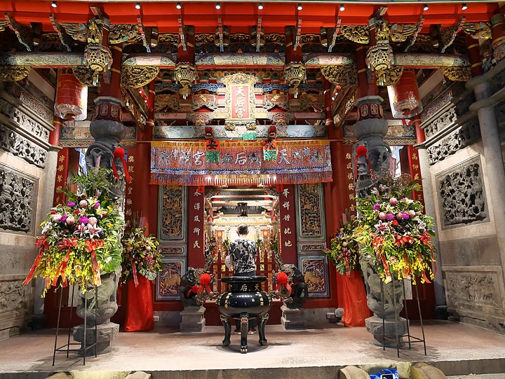 旗津天后宮｜高雄港旗鼓渡輪 — 打狗第一座媽祖廟，348歲重啟廟門，外掛旗鼓渡輪暮色