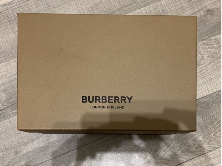 「開箱」Burberry 經典格紋低筒休閒鞋