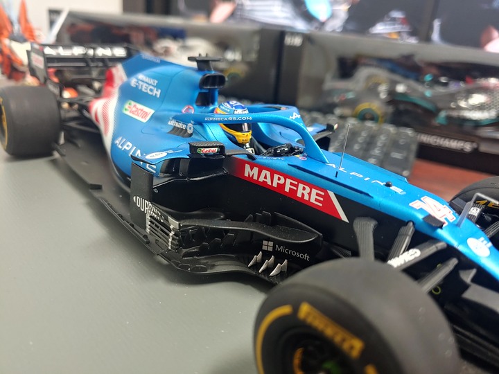 [開箱]1/18 SPARK ALPINE F1  TEAM  A521 FERNANDO ALONSO 2021
