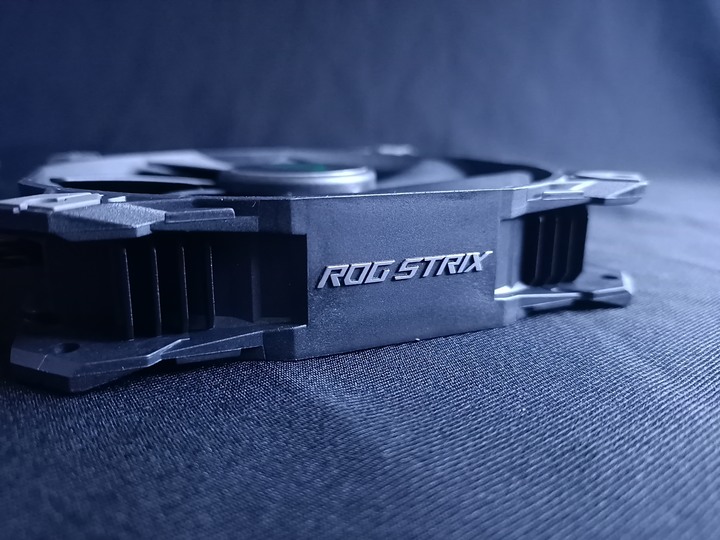 ROG Strix XF120 開箱測試 文末抽ROG口罩