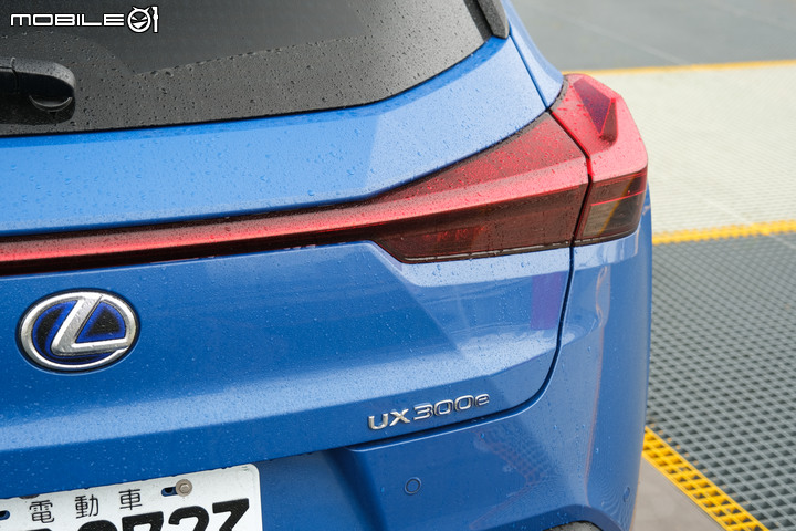 Lexus UX300e 試駕|更親民、高質感的豪華純電小休旅!