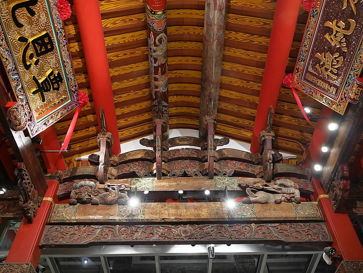 旗津天后宮｜高雄港旗鼓渡輪 — 打狗第一座媽祖廟，348歲重啟廟門，外掛旗鼓渡輪暮色