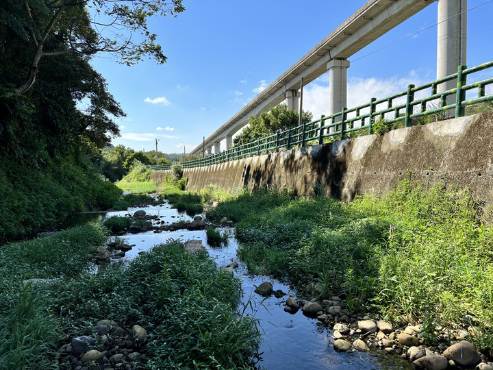 秋風送爽,沿著田園景觀大道踩訪坑子溪及楓樹坑,享受一日農村漫騎之旅
