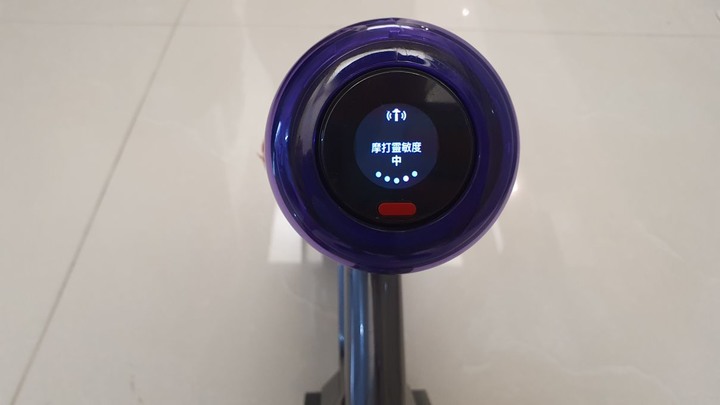 Dyson V12 Detect™ Absolute Extra 《髒污無所遁形有如光劍般犀利的吸塵器》