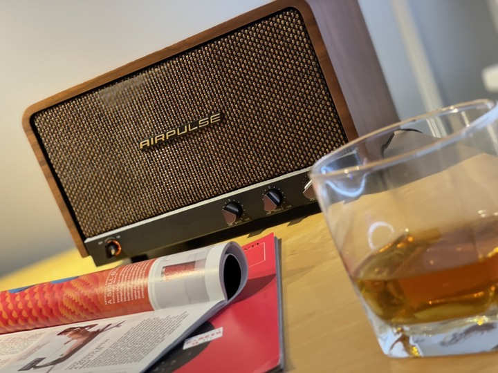 開箱AIRPULSE P100X喇叭搭配我最愛的Whiskey