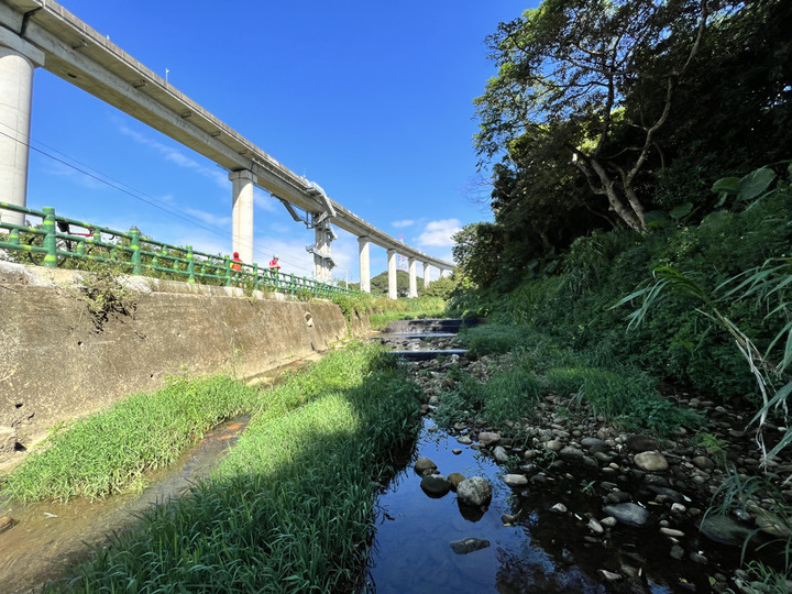 秋風送爽,沿著田園景觀大道踩訪坑子溪及楓樹坑,享受一日農村漫騎之旅
