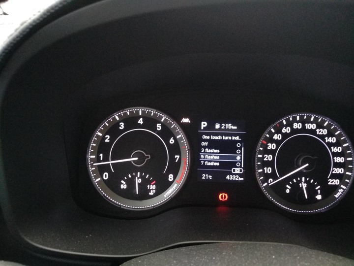 VENUE的業務員忘記說的事,以及駕車油耗實際測試,和操駕心得