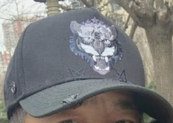 請問有人知道帽子的品牌嗎