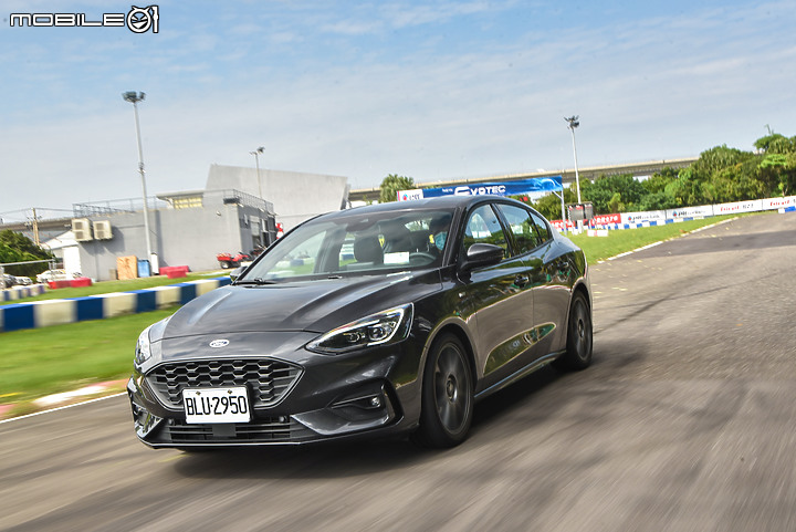 心靈馬力的對決！Ford Focus 四門ST-Line Lommel X VS. Toyota Corolla Altis Hybrid GR Sport！