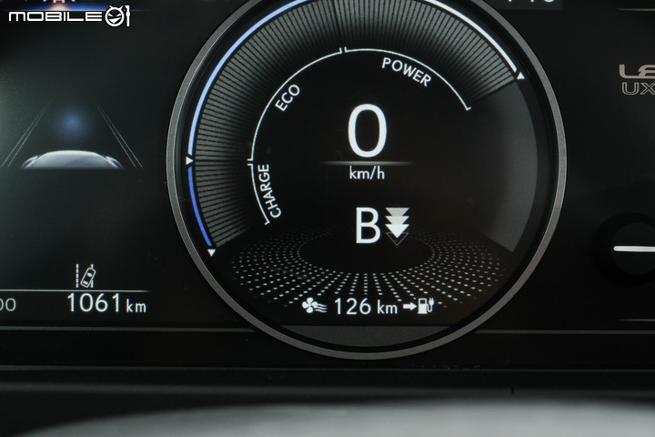 Lexus UX300e 試駕|更親民、高質感的豪華純電小休旅!