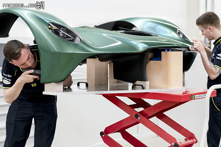 【海外新訊】馬丁女神下凡!Aston Martin Valkyrie組裝下線,即將交付給首位車主