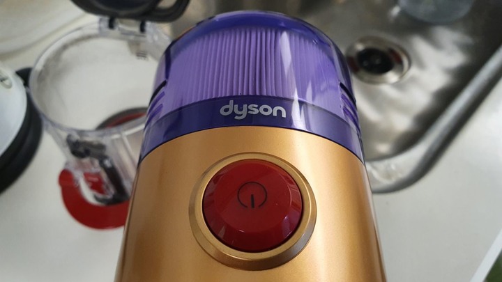 Dyson V12 Detect™ Absolute Extra 《髒污無所遁形有如光劍般犀利的吸塵器》