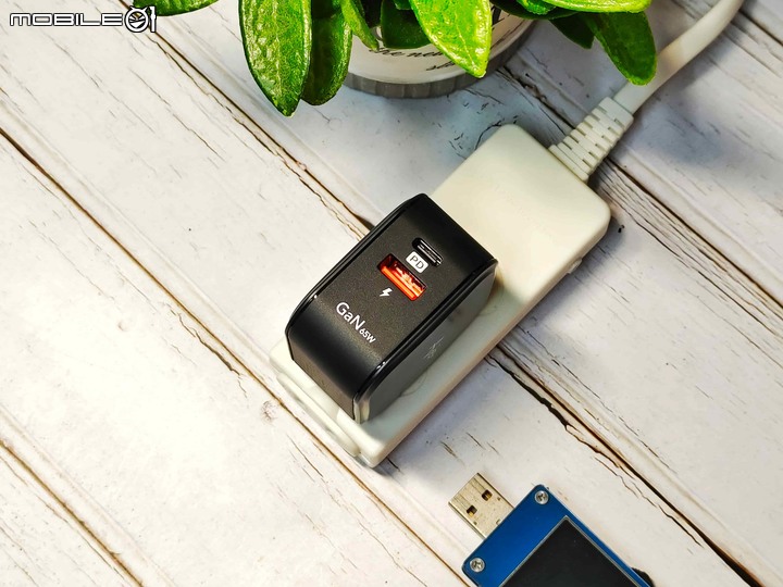 MacBook Pro 適用充電器 – Avier Classic GaN 65瓦氮化鎵充電器開箱實測