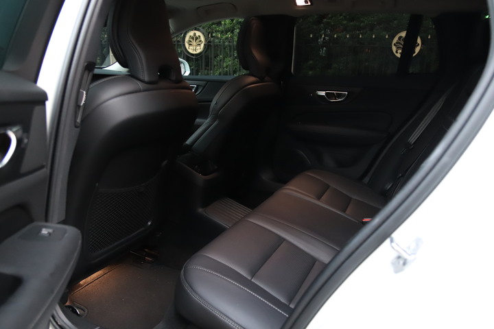 純電Model 3 vs PHEV V60 T8體驗心得（文長圖多）