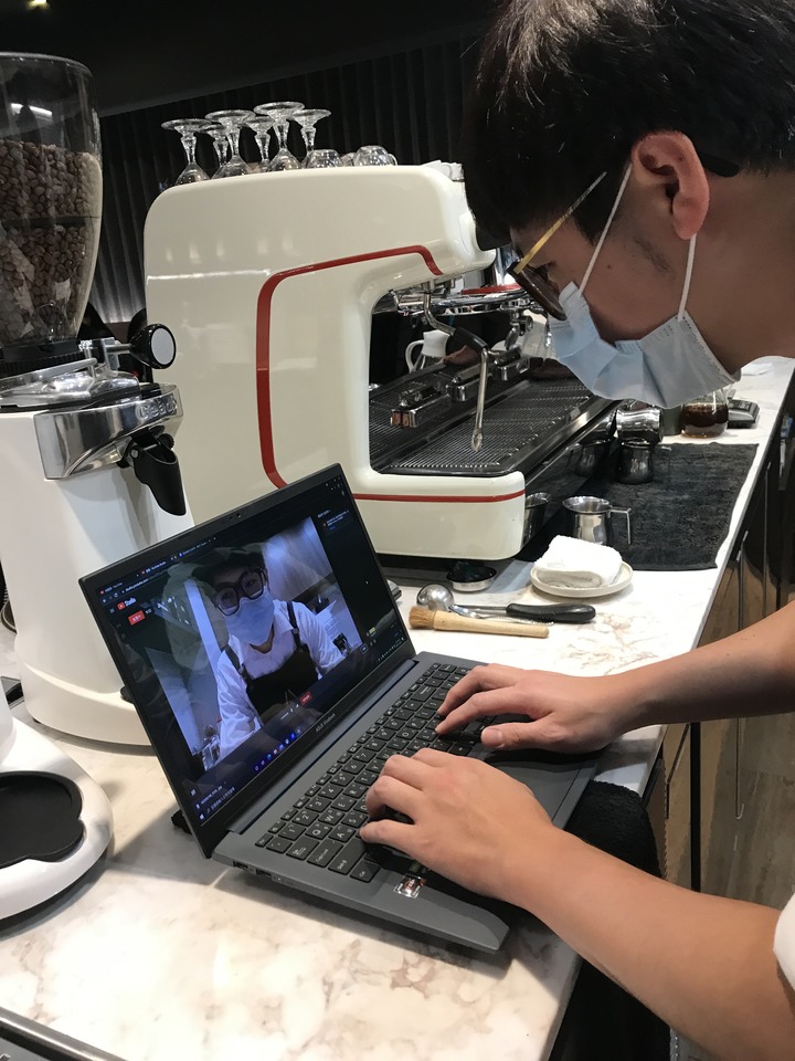 點我看大圖 M3500與拿鐵咖啡濃醇開箱,不同領域相同的創作者精神