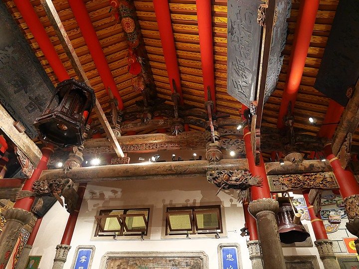 旗津天后宮｜高雄港旗鼓渡輪 — 打狗第一座媽祖廟，348歲重啟廟門，外掛旗鼓渡輪暮色