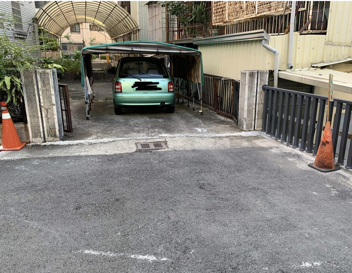新透天對面是社區住宅的車道，是否建議購入