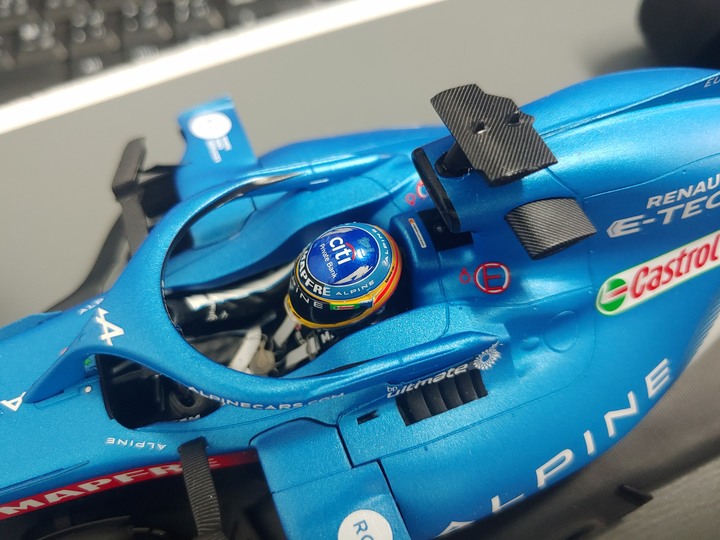 [開箱]1/18 SPARK ALPINE F1  TEAM  A521 FERNANDO ALONSO 2021