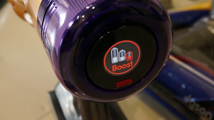Dyson V12 Detect™ Absolute Extra 《髒污無所遁形有如光劍般犀利的吸塵器》