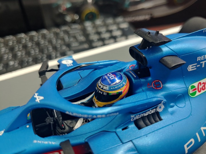 [開箱]1/18 SPARK ALPINE F1  TEAM  A521 FERNANDO ALONSO 2021