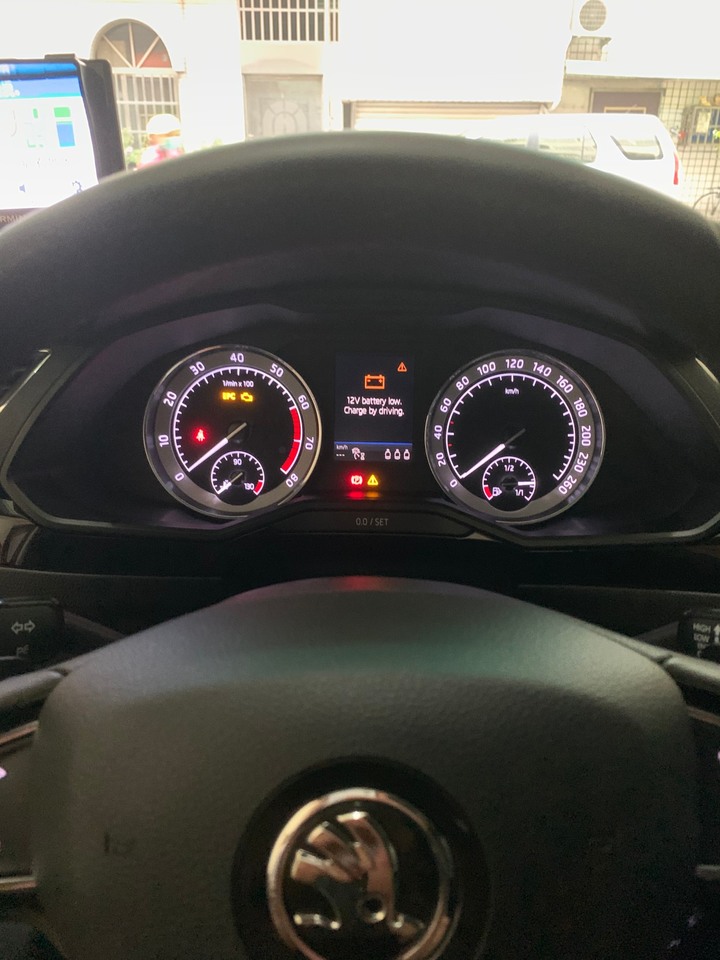 Skoda 台南永驊 2021/3/31 出保電瓶 2021/11/23 送引擎飾版，超有誠意的，推！