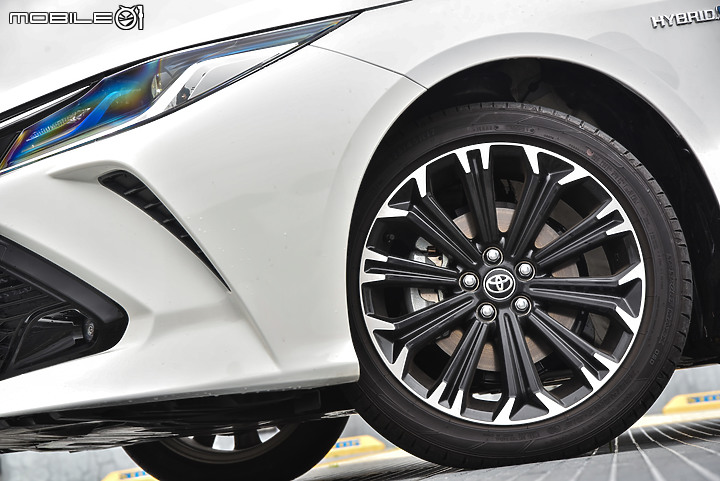 心靈馬力的對決!Ford Focus 四門ST-Line Lommel X VS. Toyota Corolla Altis Hybrid GR Sport!