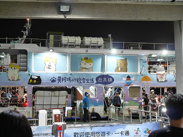 旗津天后宮｜高雄港旗鼓渡輪 — 打狗第一座媽祖廟，348歲重啟廟門，外掛旗鼓渡輪暮色