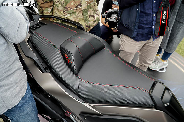 【採訪】導入 TCS 還配電動風鏡！KYMCO 超級跑旅 AK550 大改款 AK550 ST 正式發表！三輪重機 CV3 同場展出！