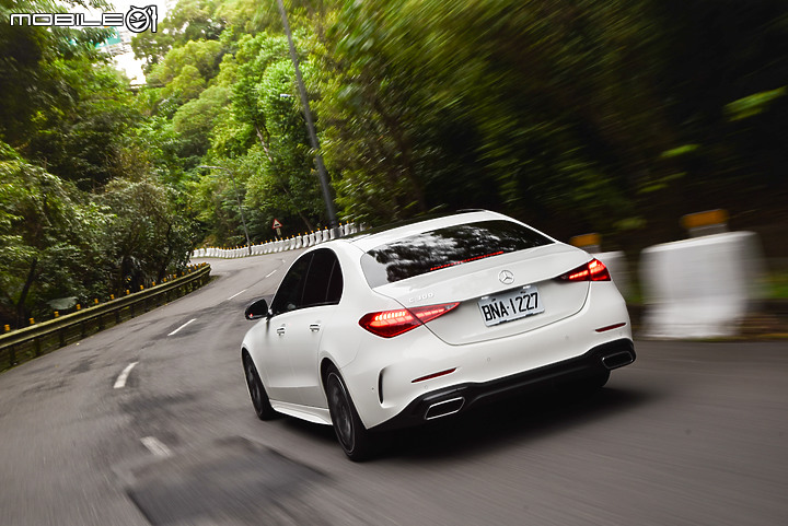 車主來開箱｜Mercedes-Benz New C300試駕｜動力、科技、顏值一次滿足！
