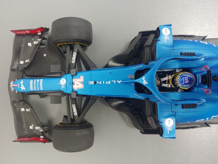 [開箱]1/18 SPARK ALPINE F1  TEAM  A521 FERNANDO ALONSO 2021