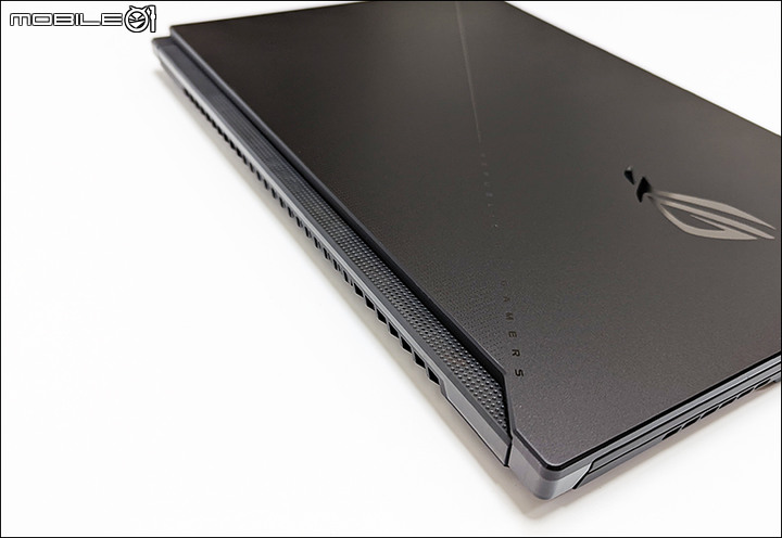 點我看大圖 快速開箱:ROG Zephyrus S17 GX703HR