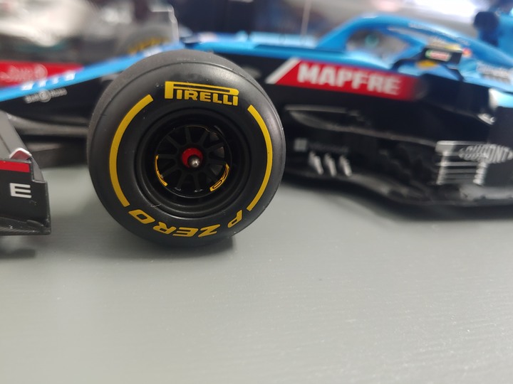 [開箱]1/18 SPARK ALPINE F1  TEAM  A521 FERNANDO ALONSO 2021