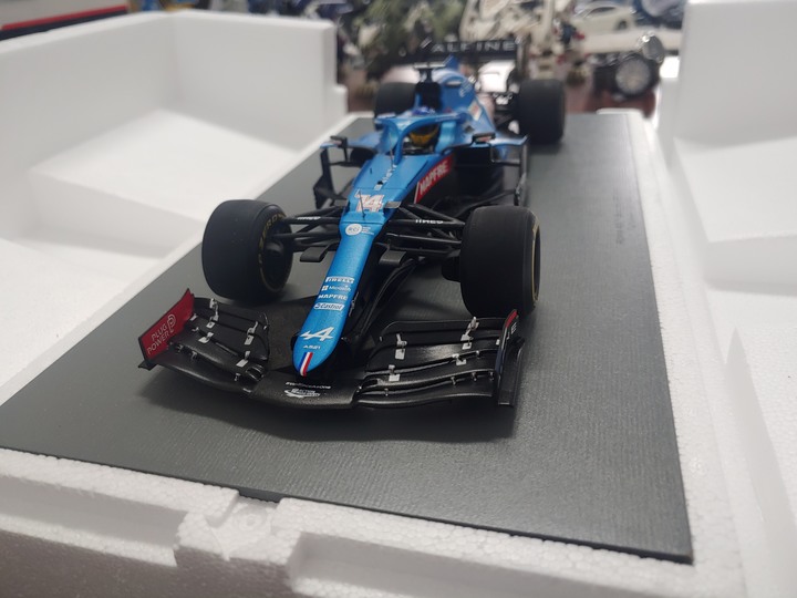 [開箱]1/18 SPARK ALPINE F1  TEAM  A521 FERNANDO ALONSO 2021