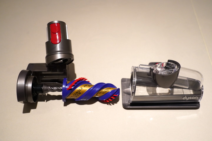 [開箱] Dyson V12 Detect™ Slim Absolute Extra | 雷射 輕量 無線吸塵器 V6升級V12是有理由還是無理由？