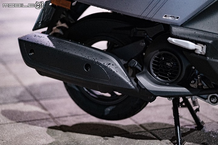 巷口牽車去~ YAMAHA LIMI新色入手，女友笑呵呵！